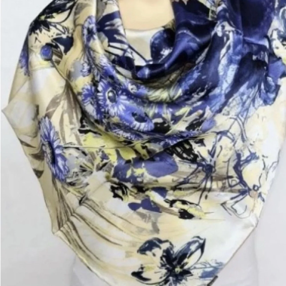 Scarf with Floral Design 100% Silk EUC - Picture 2 of 6